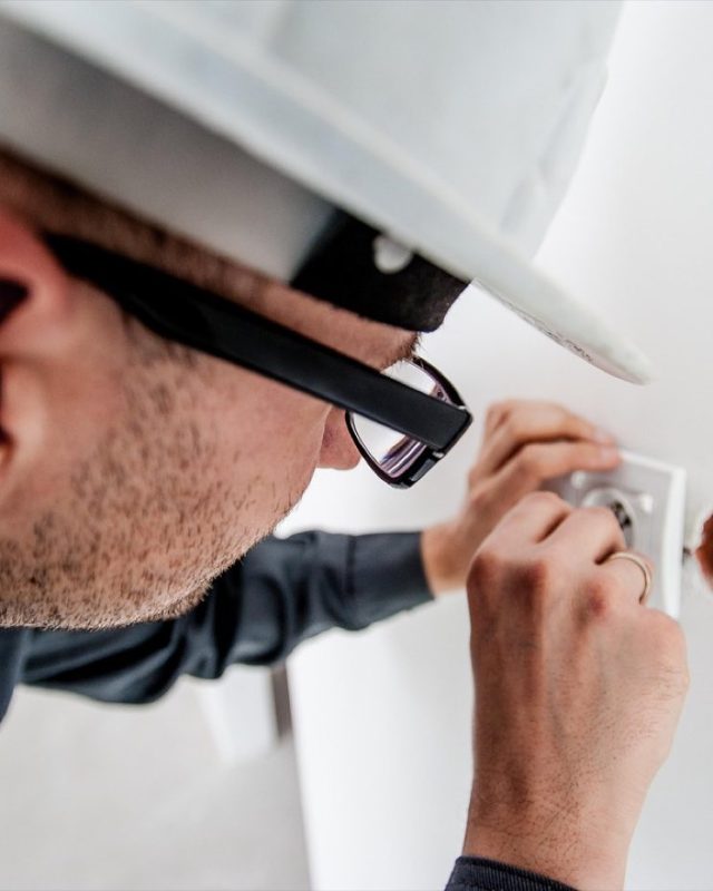 Installer l&rsquo;éclairage de cuisine : sécurité et confort