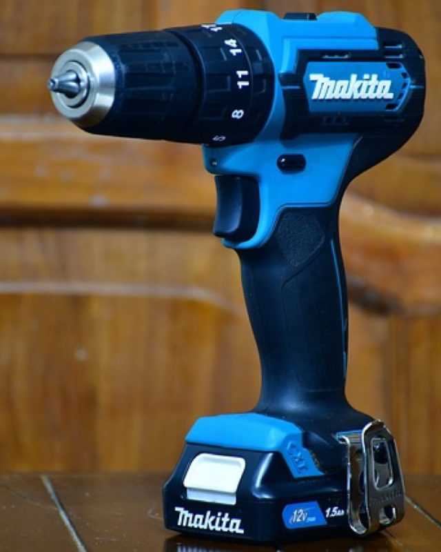 Quelle perceuse choisir : 12 V, 18/20 V ou perforateur