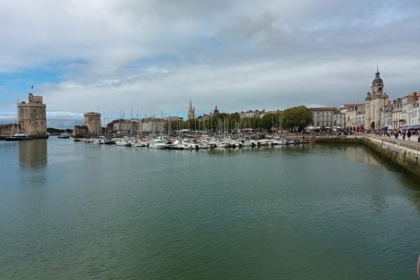 Cancers pédiatriques à La Rochelle : des parents inquiets et une mobilisation citoyenne