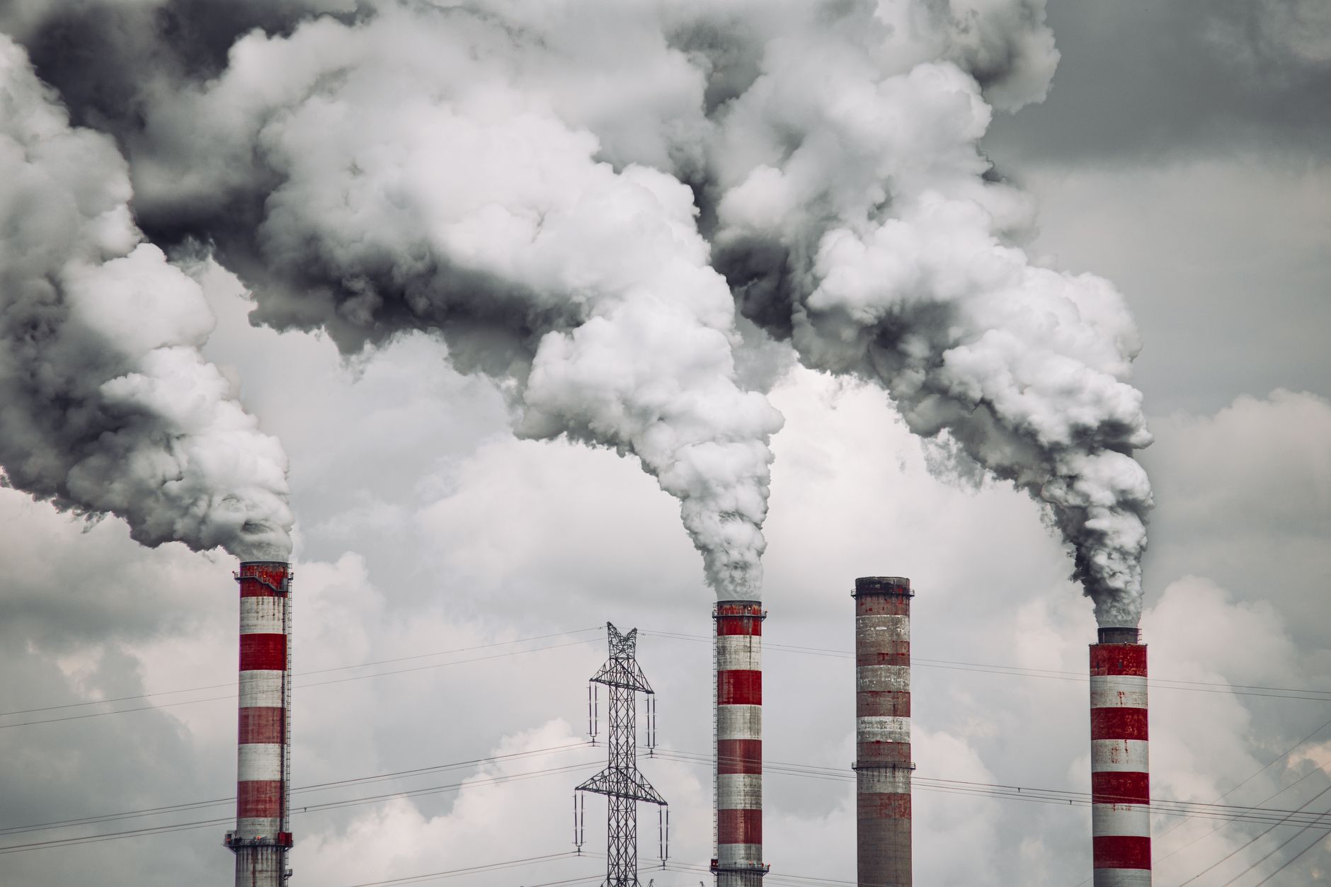 L&rsquo;État français, champion des investissements polluants : une contradiction face à l&rsquo;urgence climatique