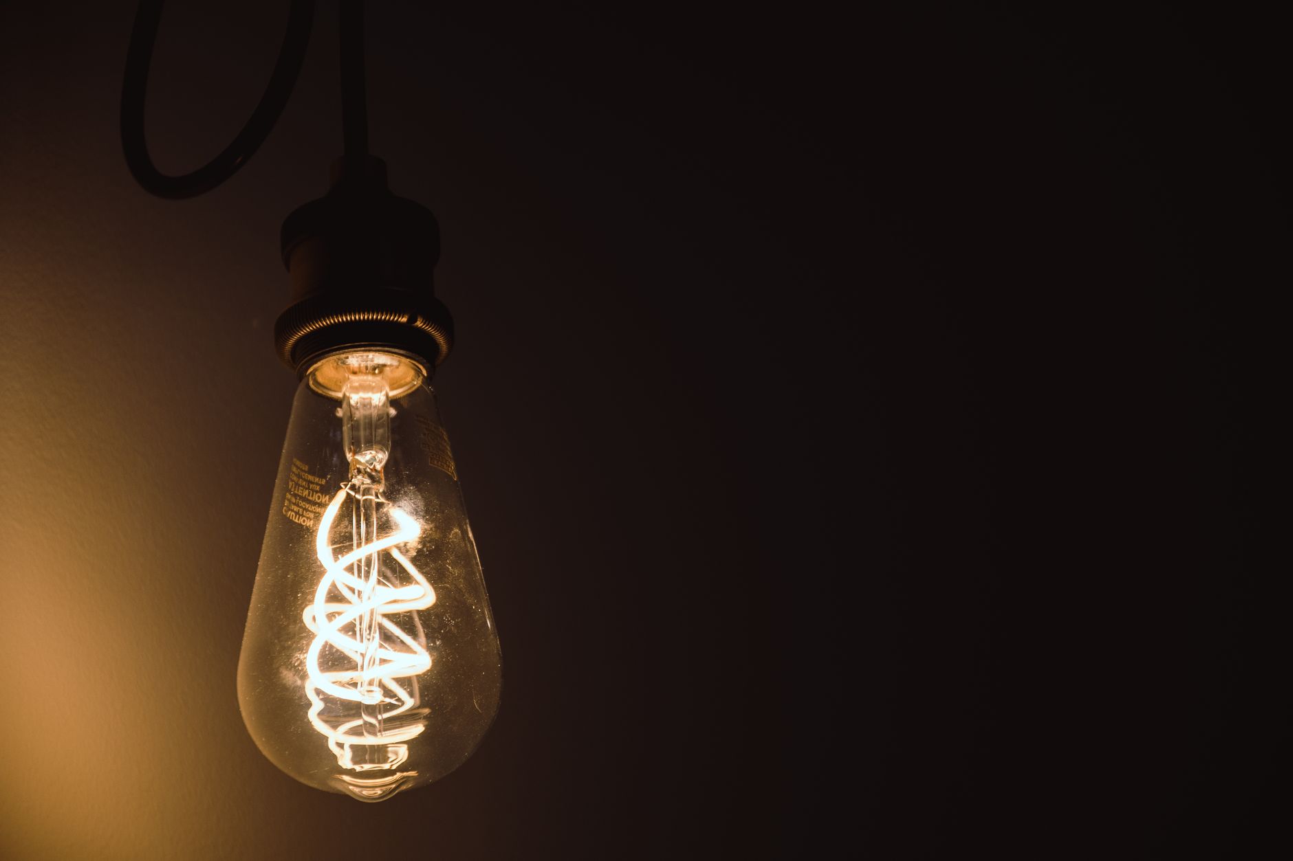 Quelle ampoule choisir par pièce : LED vs filament