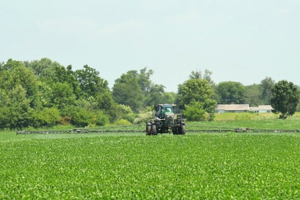 Assouplissement des normes sur les pesticides : risques pour votre santé ?