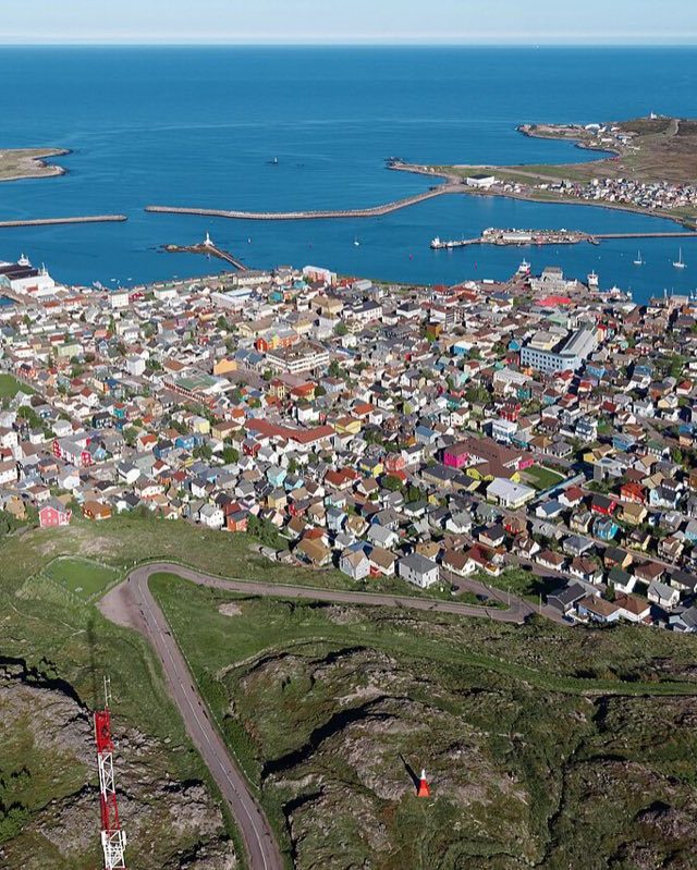 Emmanuel Macron face à l&rsquo;avenir incertain de Saint-Pierre-et-Miquelon : un symbole des territoires à sauver