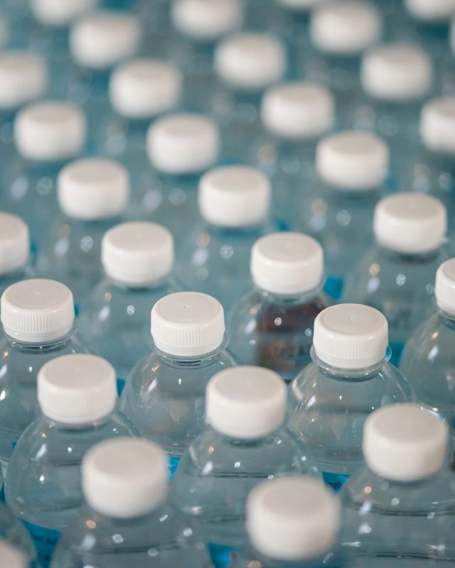 L&rsquo;automne s&rsquo;installe, mais 64 000 Français n&rsquo;ont toujours pas d&rsquo;eau potable : une crise ignorée
