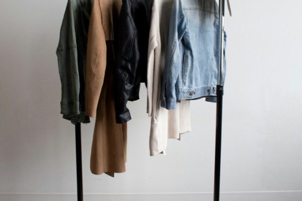 Garde-robe capsule : comment la construire sans se tromper