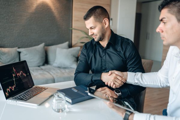 Private equity : comprendre le processus d&rsquo;investissement avant de se