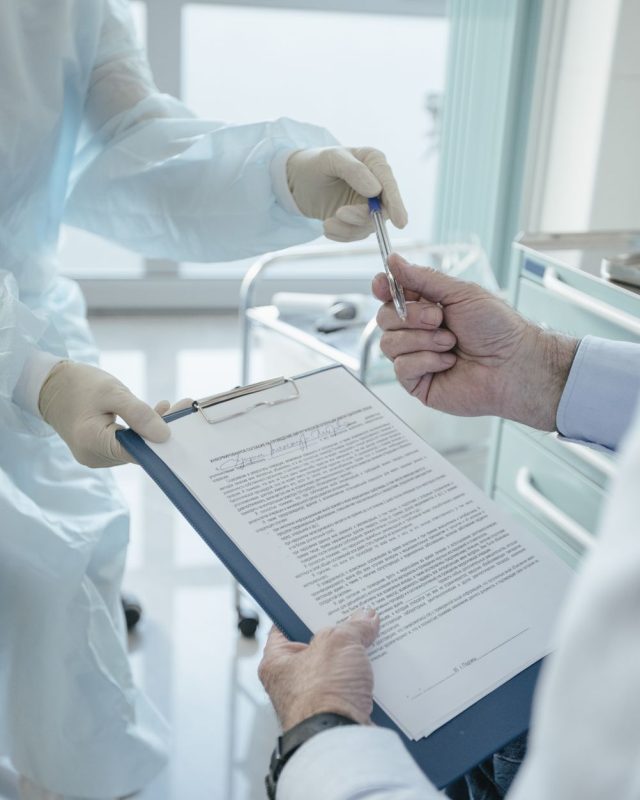 Un retraité de 68 ans prêt à tout pour 9 000 euros face à l&rsquo;Assurance maladie