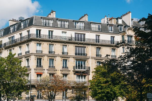 Immobilier à Paris : la chute des prix révèle une réalité alarmante pour les acheteurs